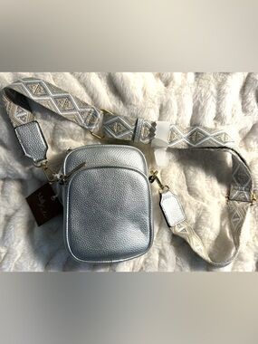 NWTs Mali+Lili ‘Josephine’  crossbody bag w/adjustable, woven tapestry strap.